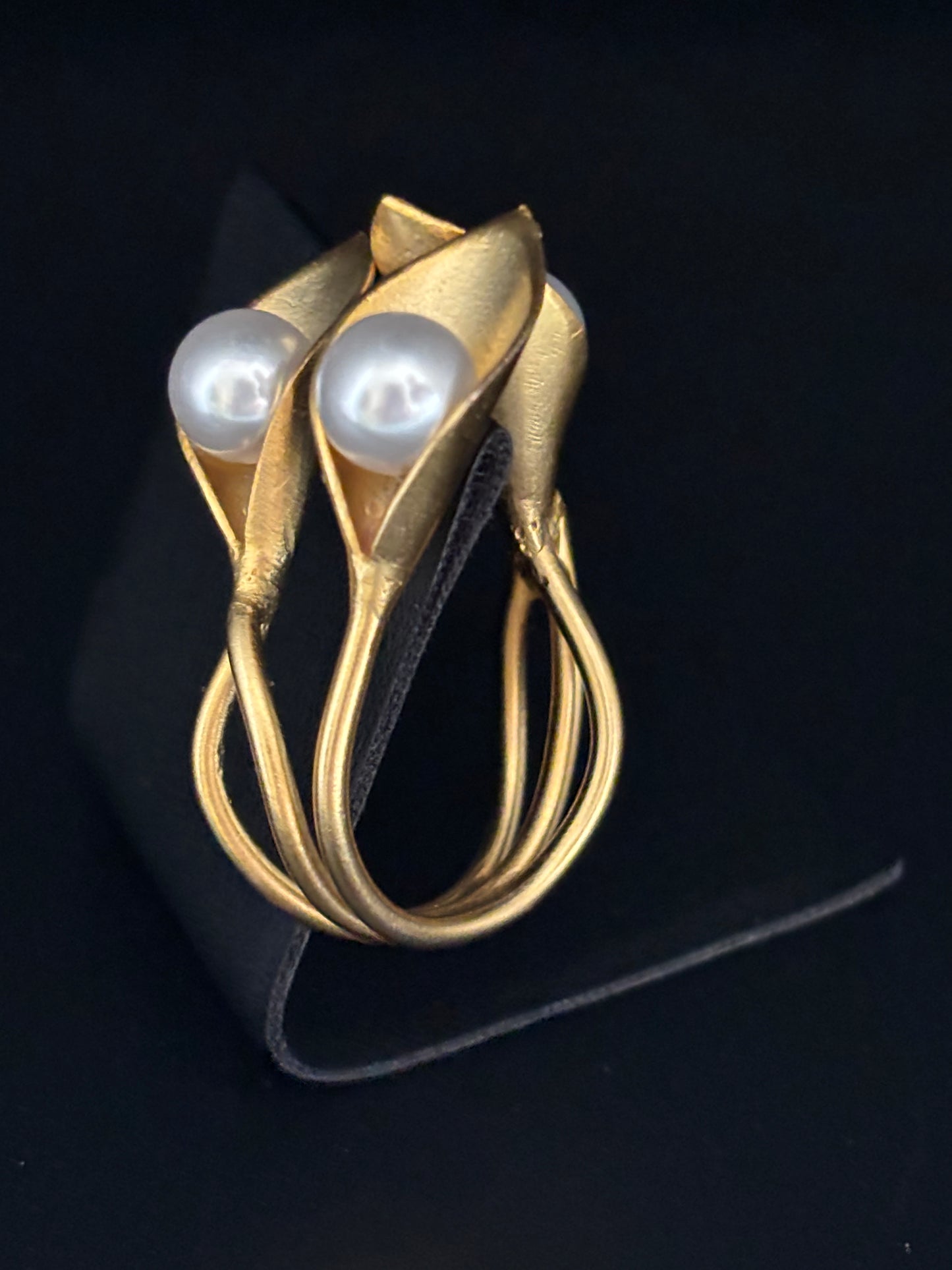 4-Petal Flower Ring with Pearls - 22K Gold Plated