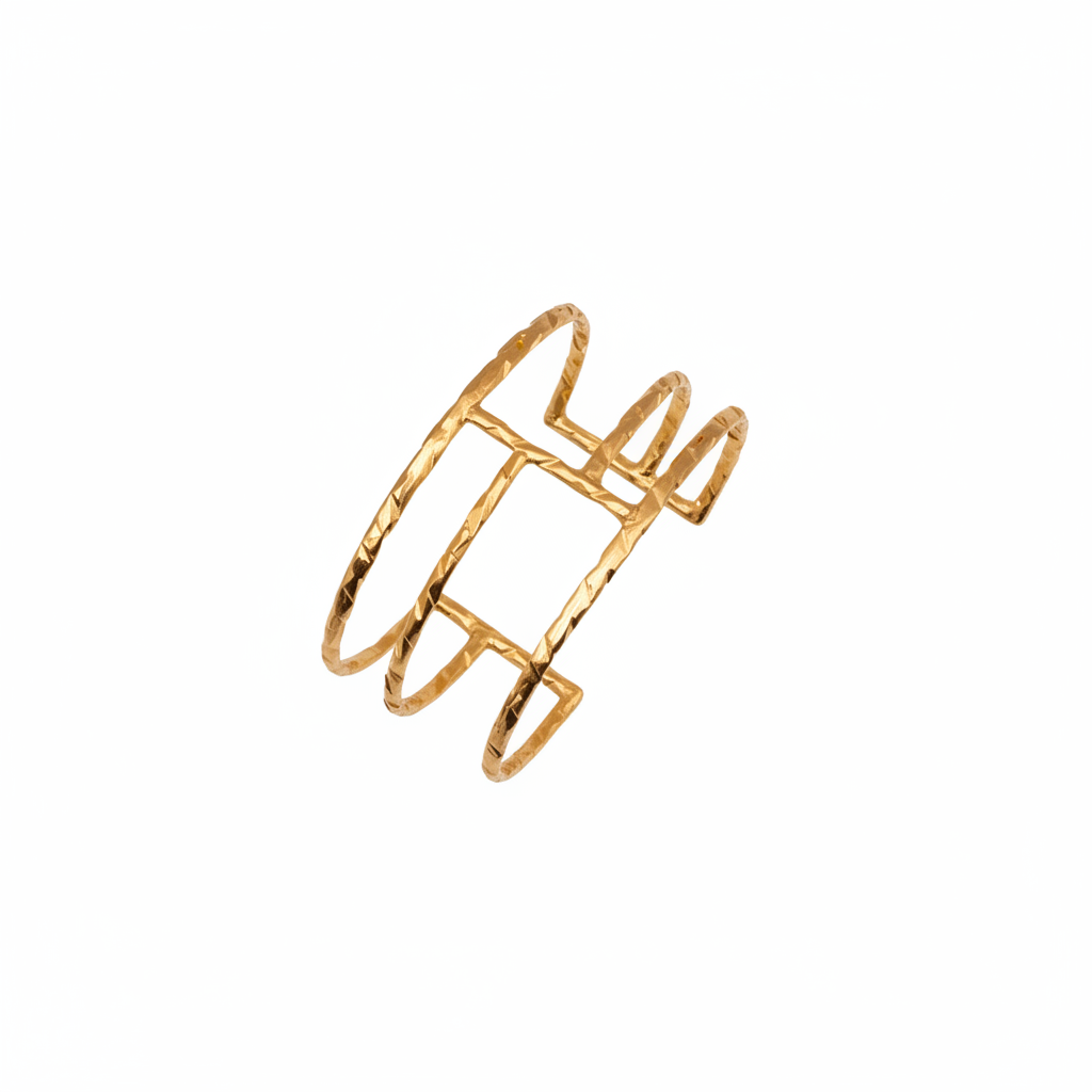 Brazalete dorado geométrico rejilla fondo blanco
